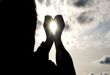 开云体育APP下载-恩菲尔德伤病恢复进展顺利，期待发挥