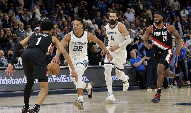 关键比赛中球队实力强劲，轻松取胜对手