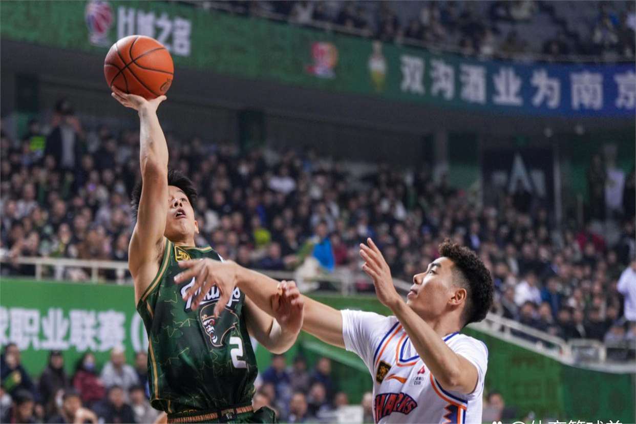 开云平台-包含战术调整成功！主帅高瞻远瞩，球队取得胜利的词条