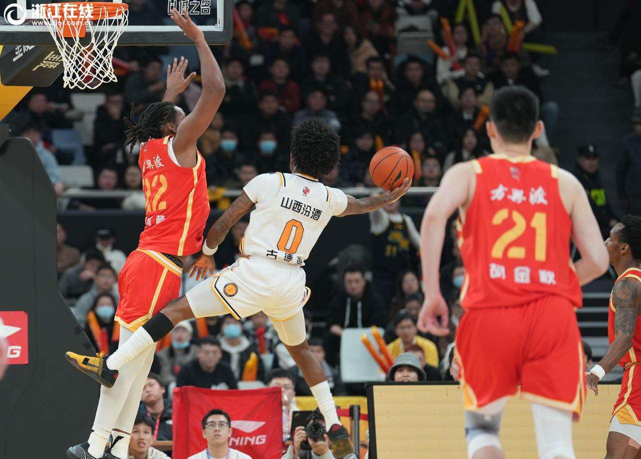 关于浙江男篮绝杀获胜，全队庆祝胜利的信息