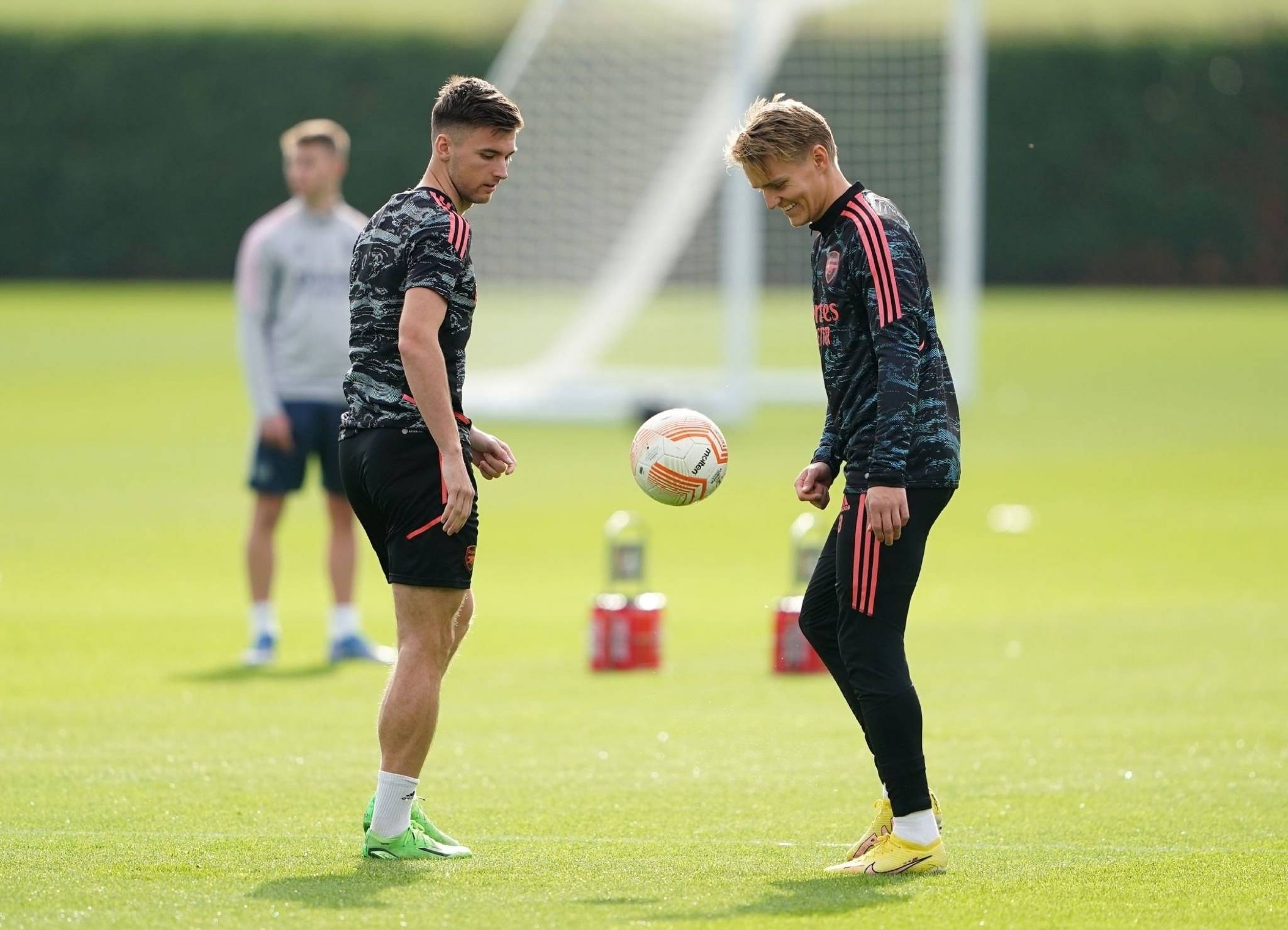 包含塞尔塔维戈表现出色，成功晋级下一轮的词条