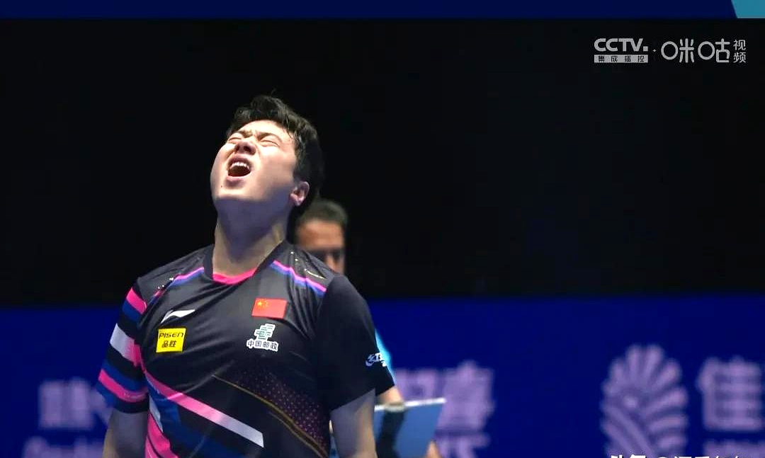 激烈比赛中的精彩瞬间令人心潮澎湃