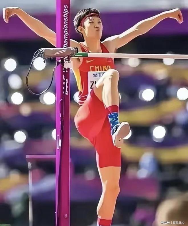 开云体育-田径选手跳跃飞起，勇夺第一名