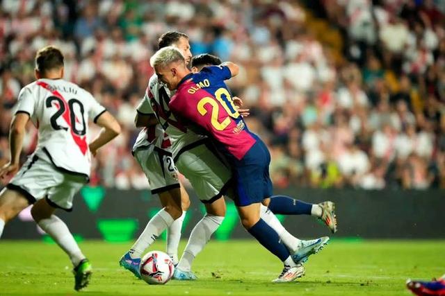 关于巴塞罗那在比赛中取得胜利，晋级下一轮比赛的信息