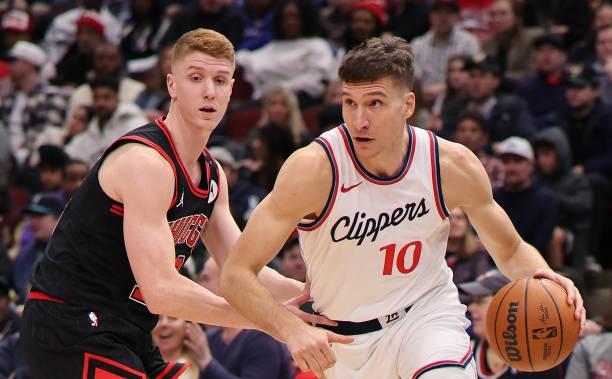 包含诺维奇客场不敌，遭遇三连败的词条