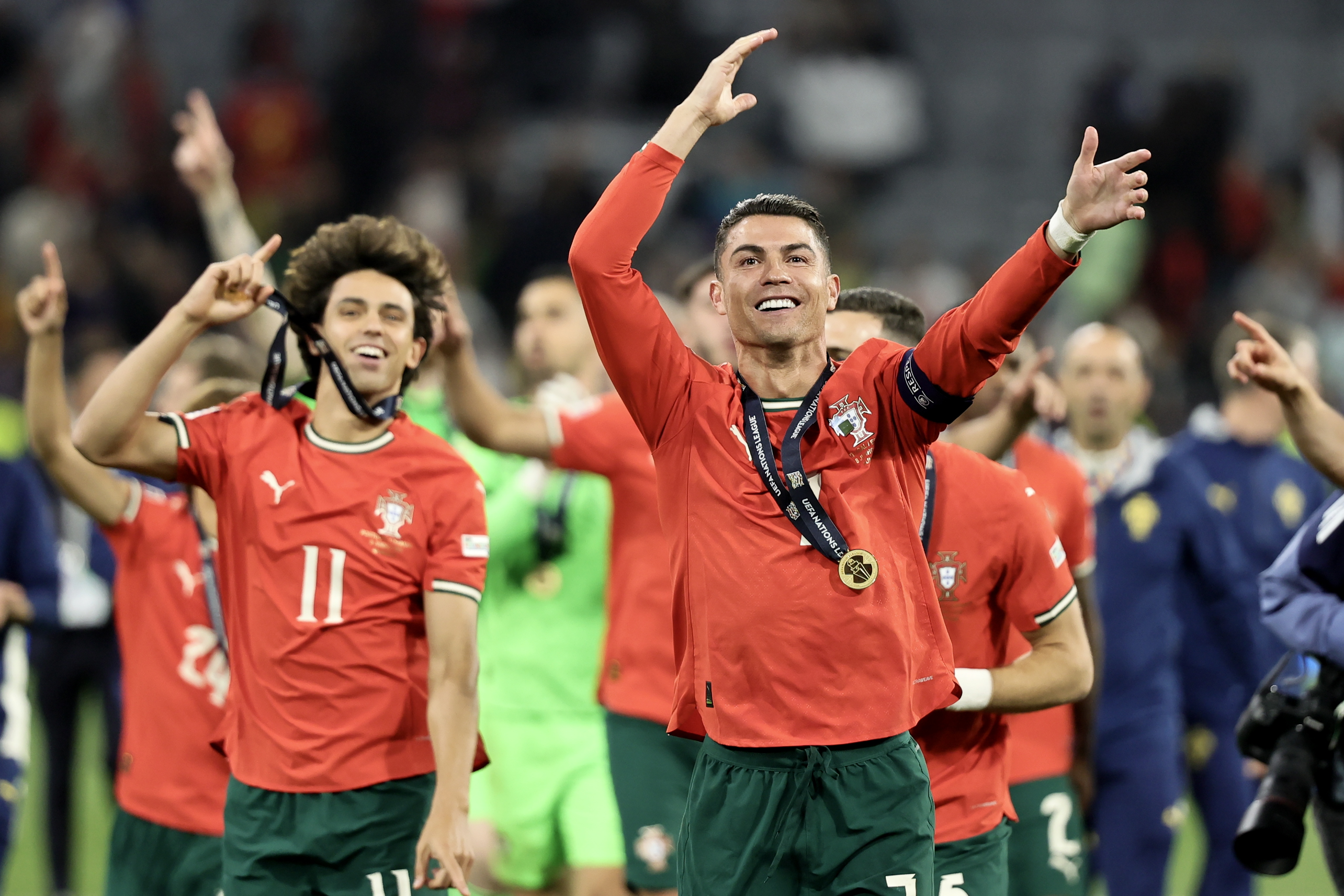 包含欧洲预选赛终结，葡萄牙晋级欧锦赛半决赛的词条