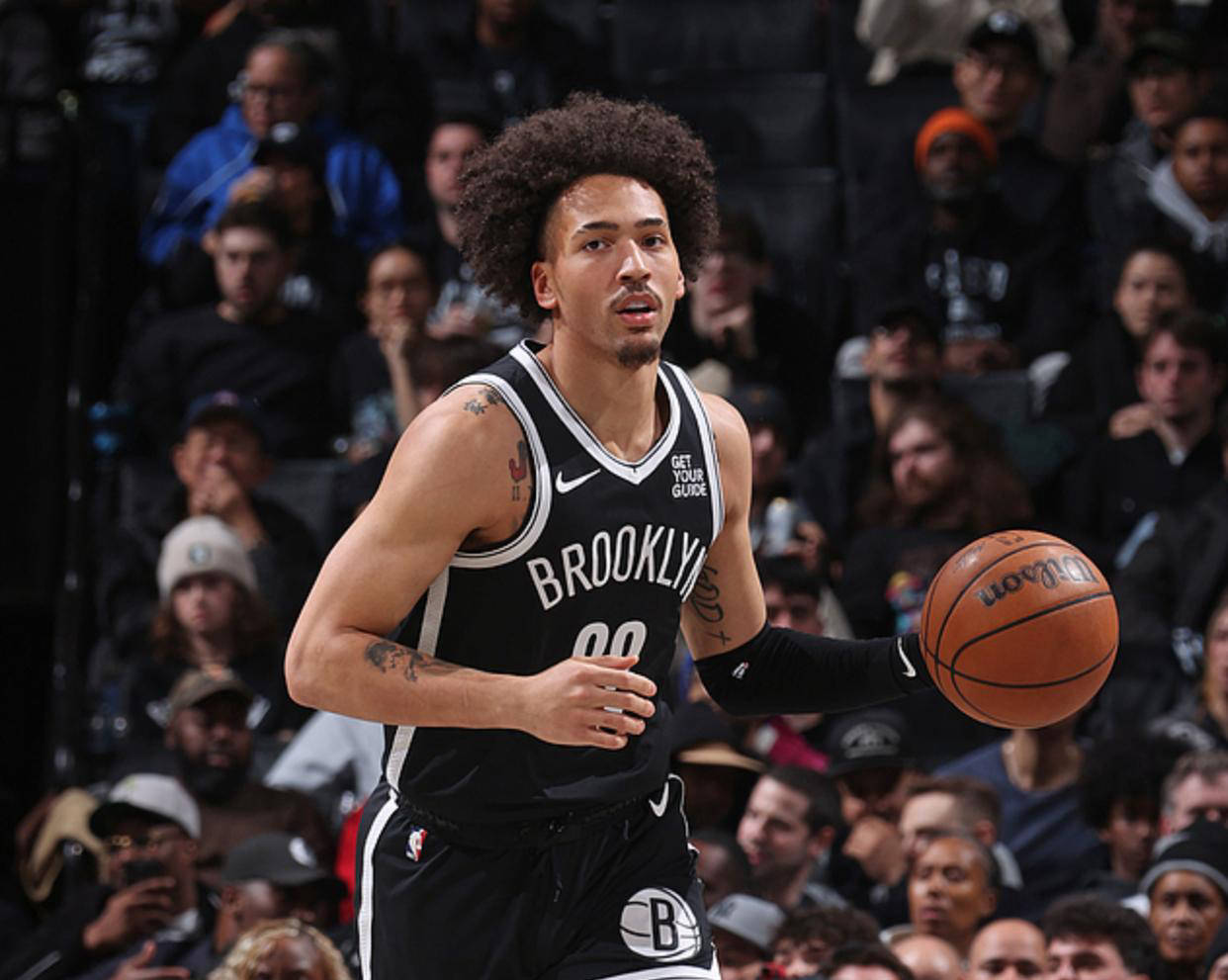 开云APP-篮网轻松击败老鹰，取得胜利