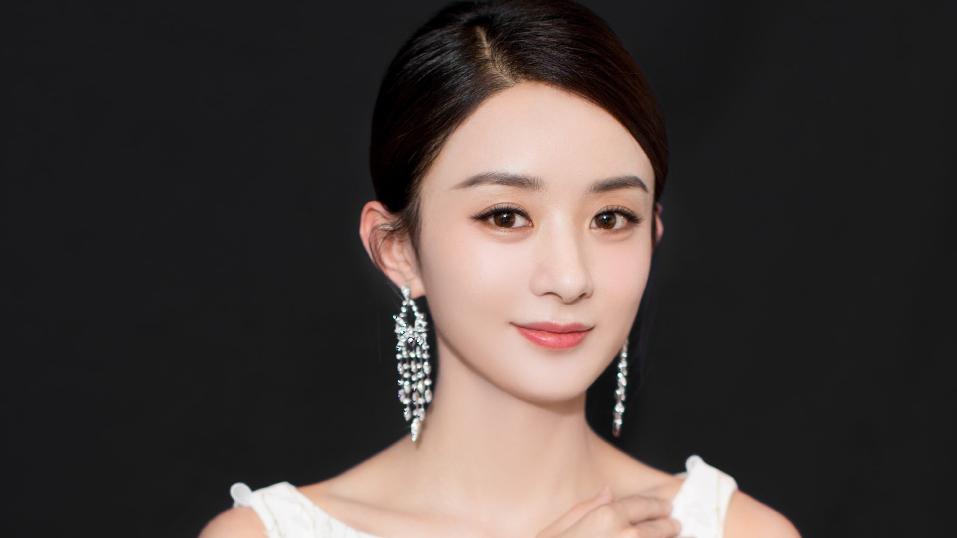 开云体育下载-暮年皇帝对阵青春风暴，詹姆斯用统治级数据书写不朽宣言