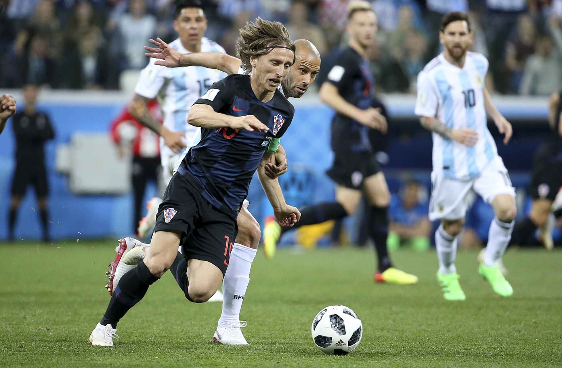 克罗地亚对阵阿根廷，马丁内利冠军级表现