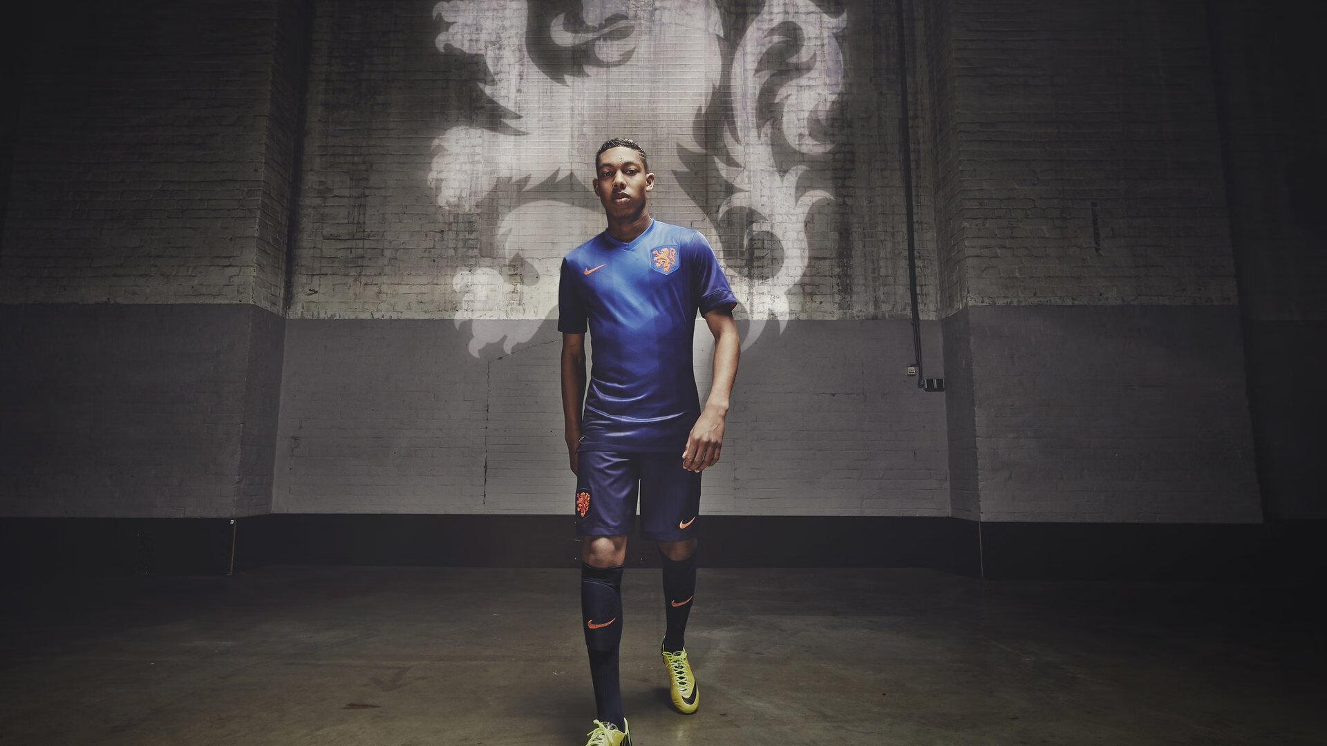 开云体育-撕裂与洞穿，当雷霆击碎铁幕，库里射落星辰