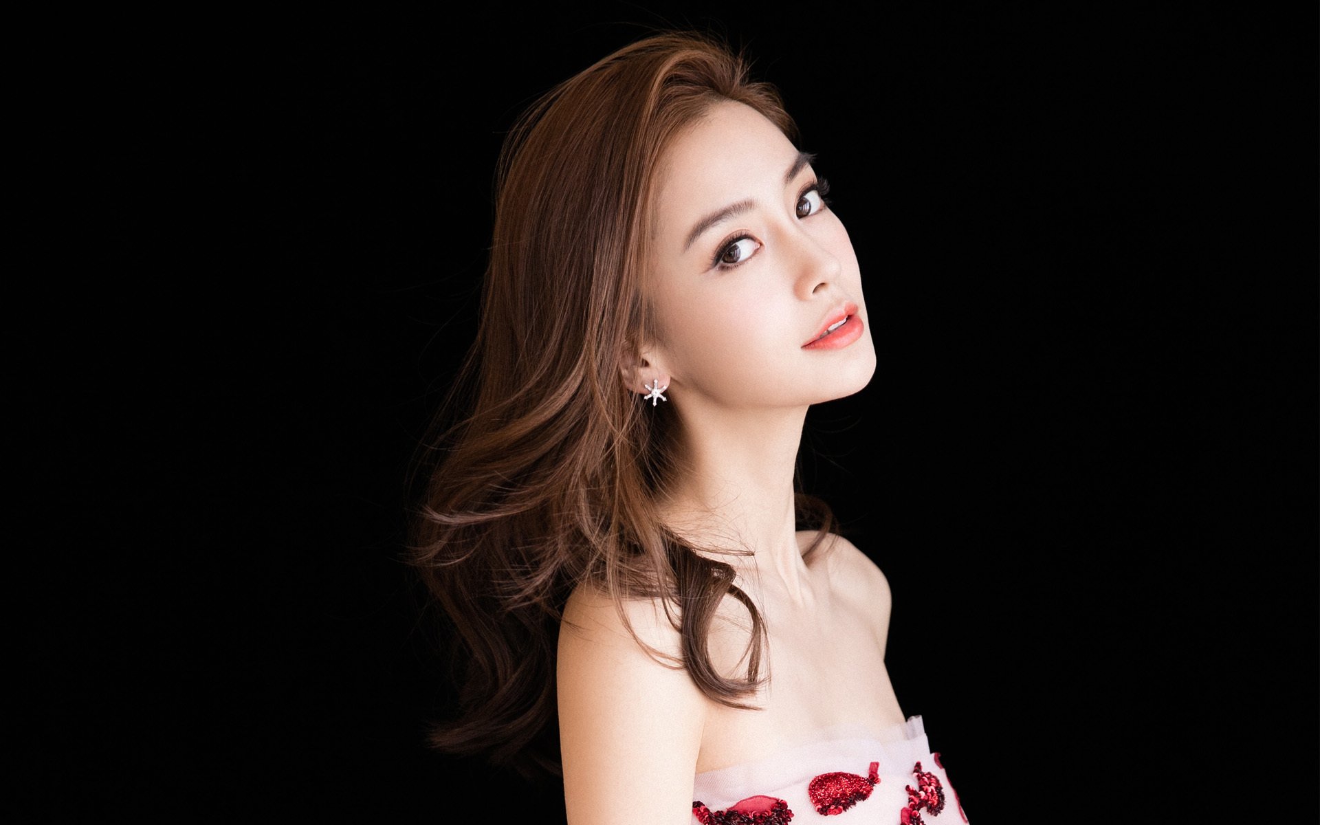 开云体育官网-北欧海盗折戟南美铁骑，乌拉圭防守反击横扫丹麦，坎塞洛领衔F组关键战